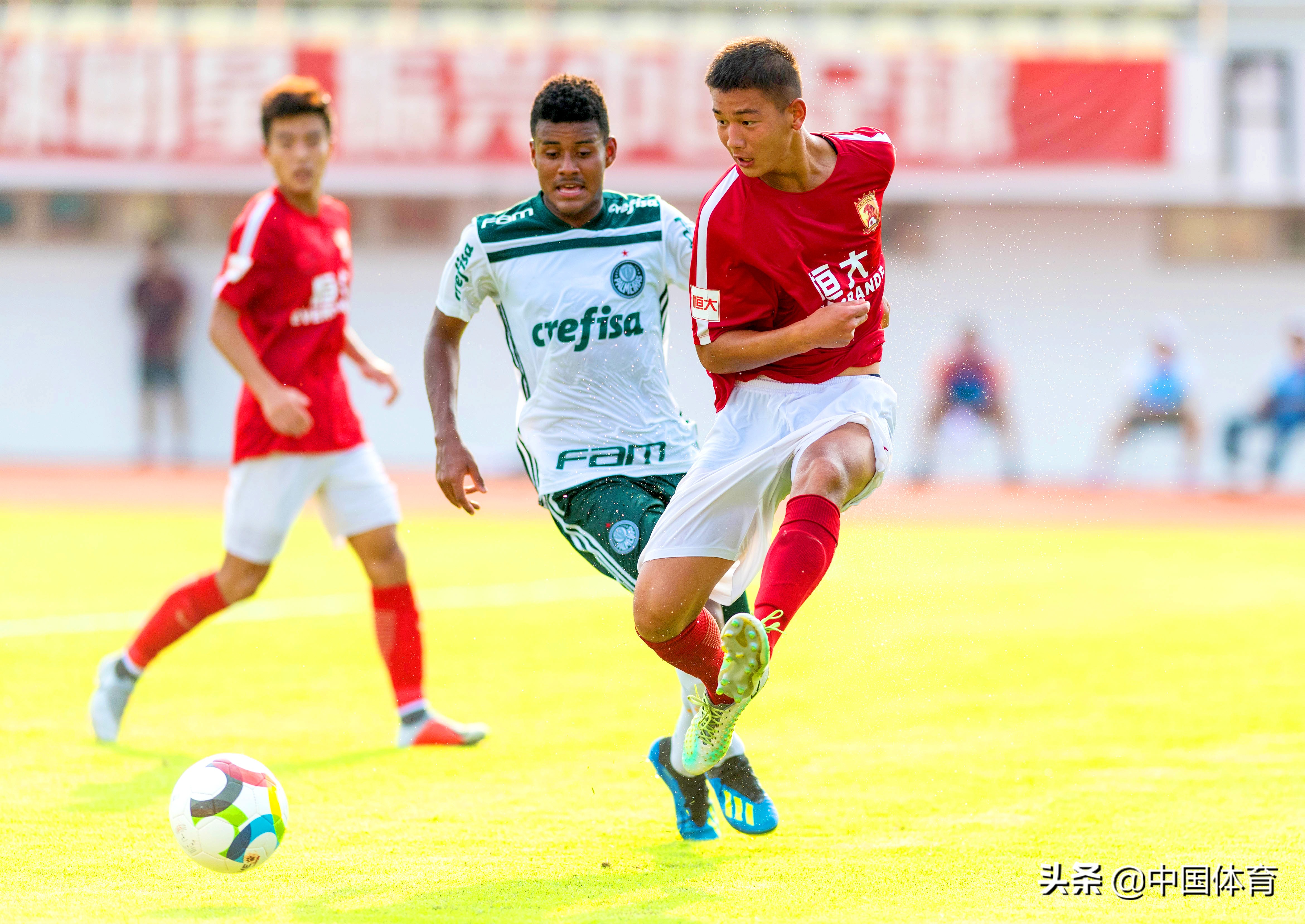 广州队新赛季大名单敲定：11名恒大足校球员入选一线队最小年龄仅16岁