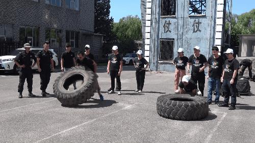 特警训练遭群众围观,特警魔鬼式训练
