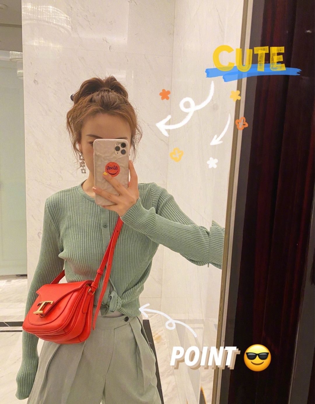 吴昕越来越美了复古开衫搭老爹裤,吴昕浅蓝色西装领连体裤