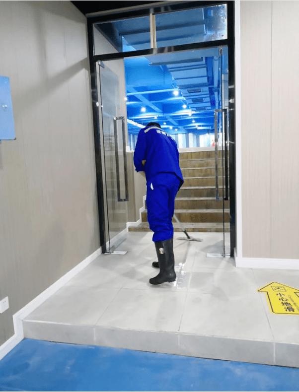 地板砖滑怎么办,地板砖滑怎么防止倒