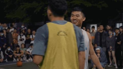 kiwi巅峰扣篮,一身肌肉打篮球