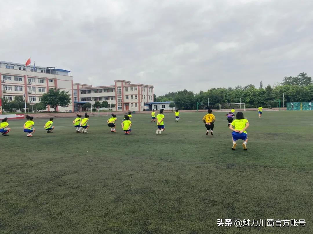 可喜可贺，洪雅两名学生入选U18女子足球省队大名单