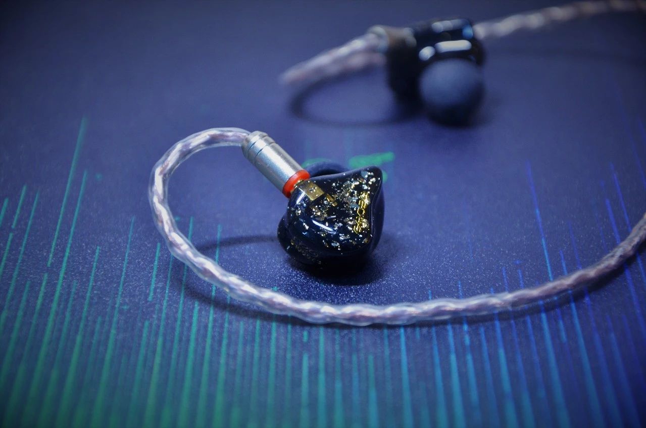 黑色与金色高级感,黑色与金色高级