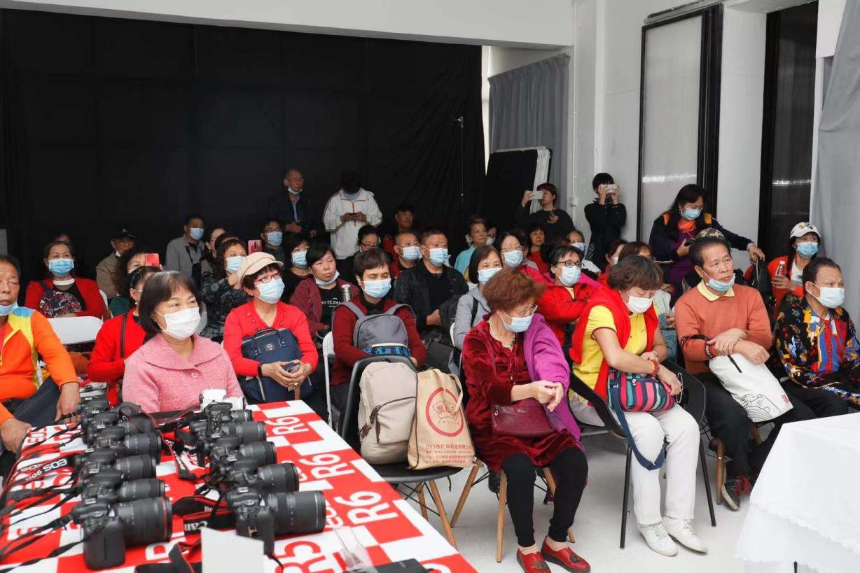 暮年逐影佳能金色盛年摄影团相聚广州