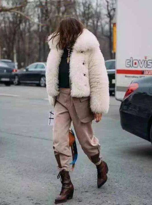 冬天女明星们衣服的穿搭,冬天穿大衣的时尚女人