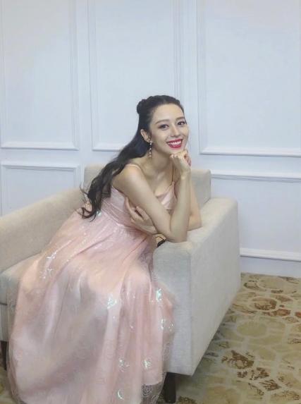 奚梦瑶回应产后脊骨错位,奚梦瑶产后脊椎不如吴京