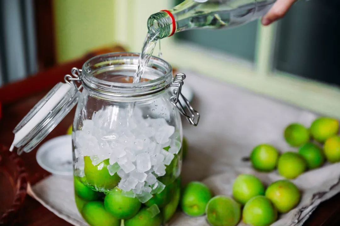 青梅的做法酸甜视频,爽脆青梅的做法