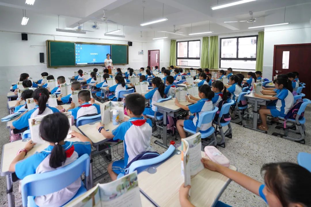 空中田径场的大学,中山市永安中学空中足球场