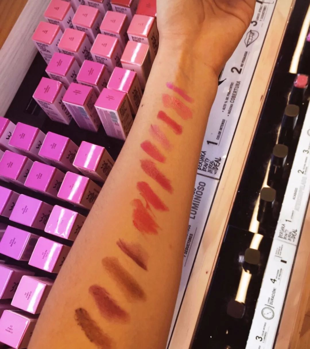 现在流行的美妆,现在比较流行哪些美妆产品