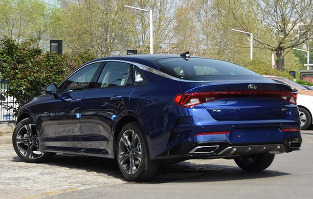 韩系车起亚k5二手车高配,全新起亚k5实车最新的设计