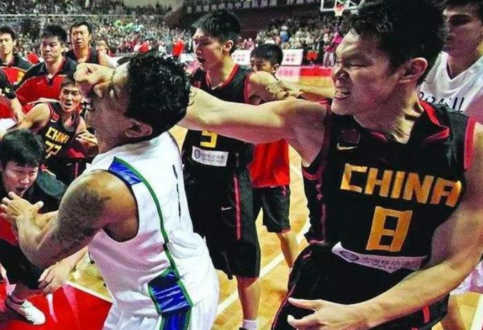 中国男篮史上十大打架高手,中国男篮最强五人组易建联