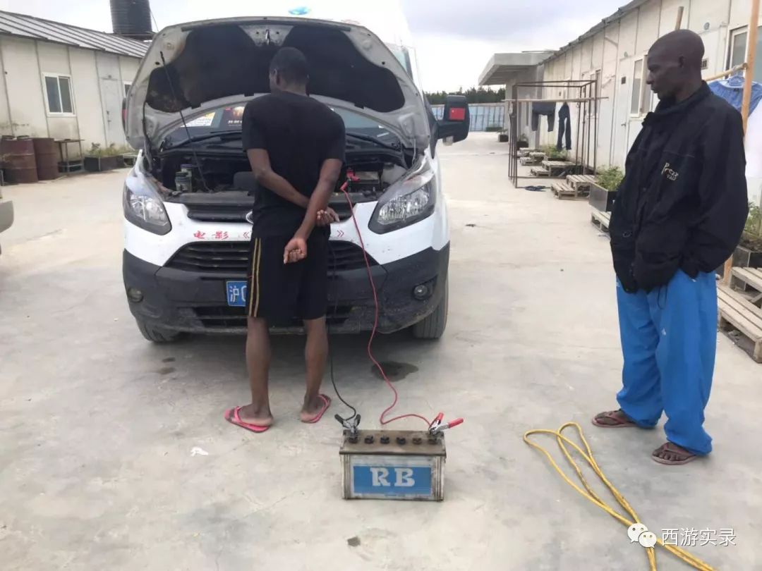 轮胎都不会换，樊玉虎却开车环游世界了六大洲