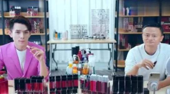 当红女网红原来是男扮女装,有哪些知名的网红是男扮女装