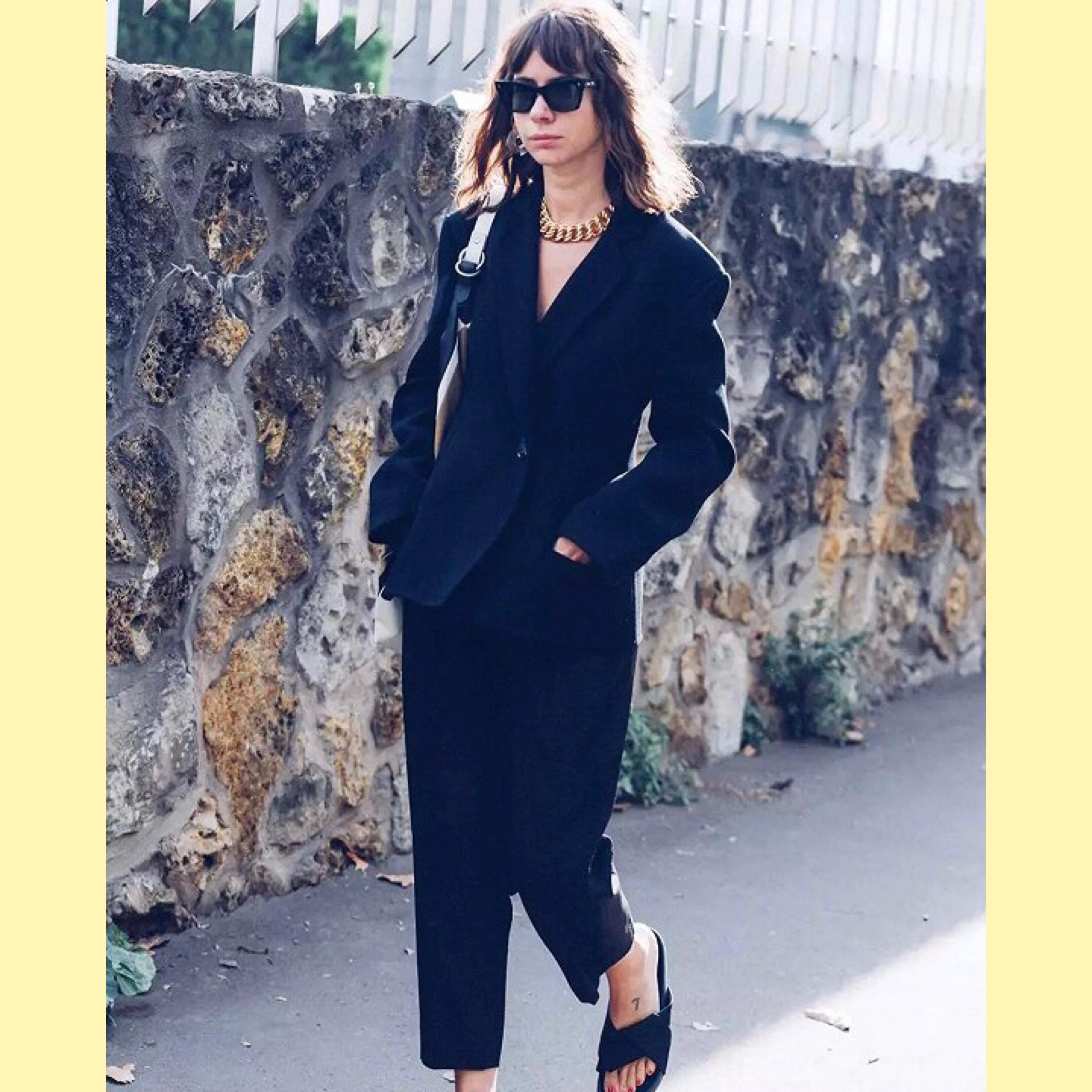 赵丽颖天鹅颈闪电腰,赵丽颖一袭长裙惊艳众人