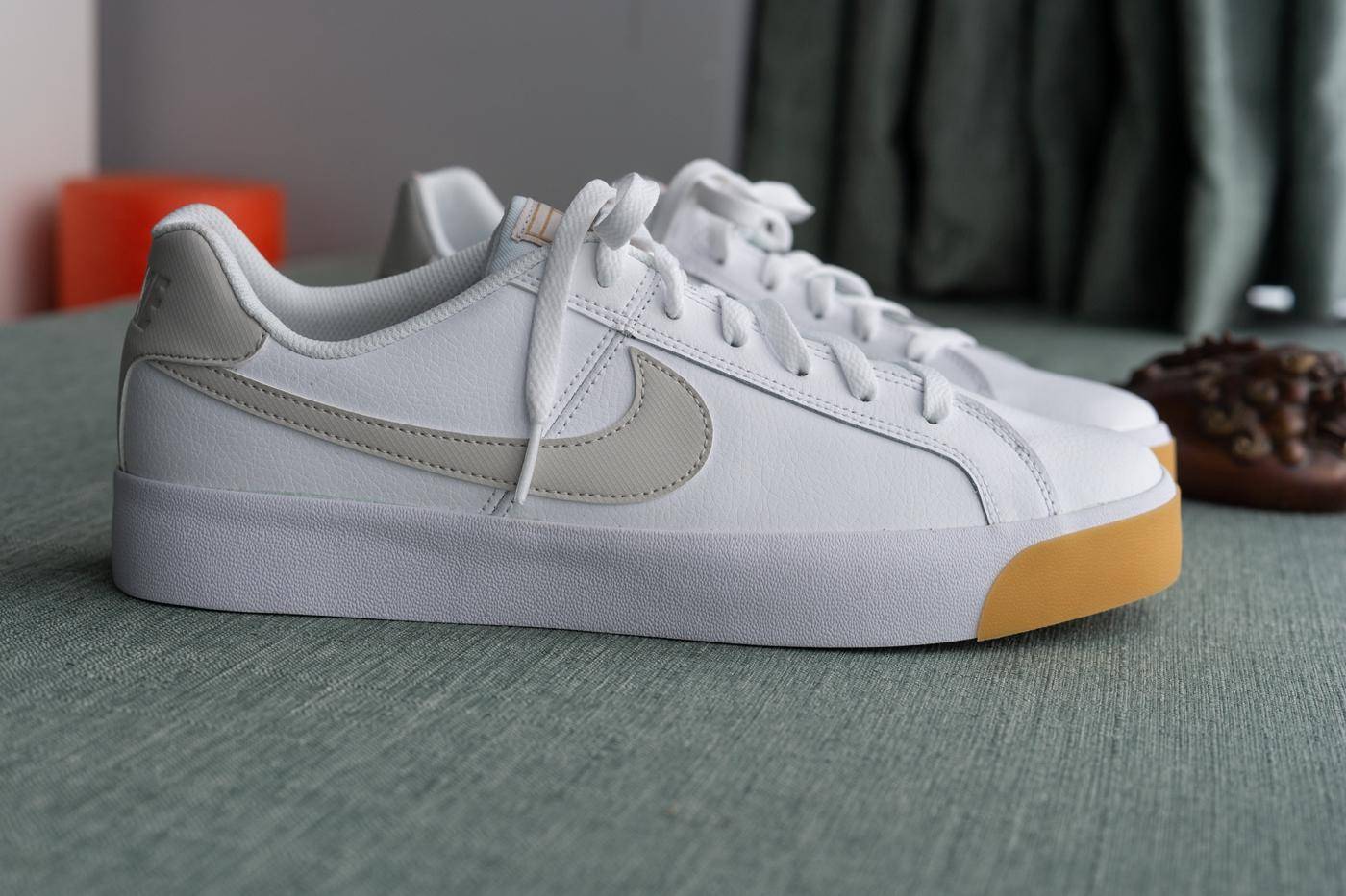 阿迪和彪马小白鞋,阿迪与耐克同类鞋科普