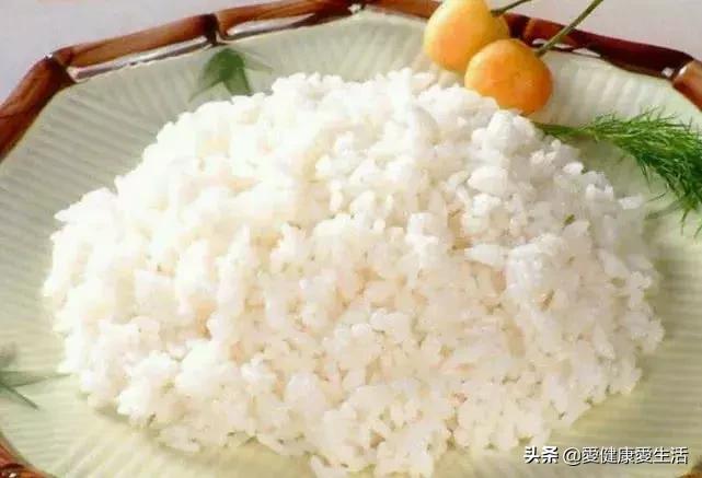 洗衣粉当水倒进饭里,洗衣粉放米饭里