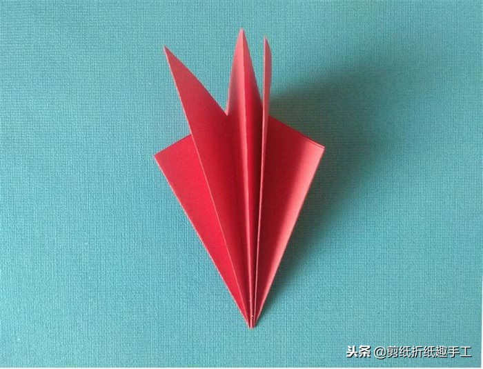 五瓣花窗花的剪纸过程,剪纸教程五瓣心形窗花的剪纸方法