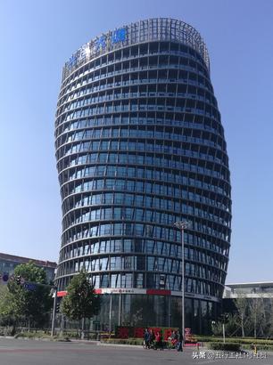 盘点那些建在奇葩地方的建筑,中国奇葩建筑大盘点