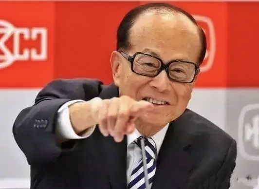 寻求代工四处碰壁，冥冥之中迎来曙光：艰难中蹒跚而行