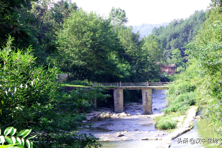 2020汉中水上表演,城固二里泼水