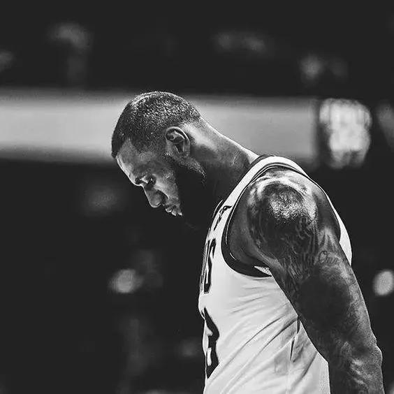 湖人对战雷霆詹姆斯头像,湖人和掘金詹姆斯今天的图片