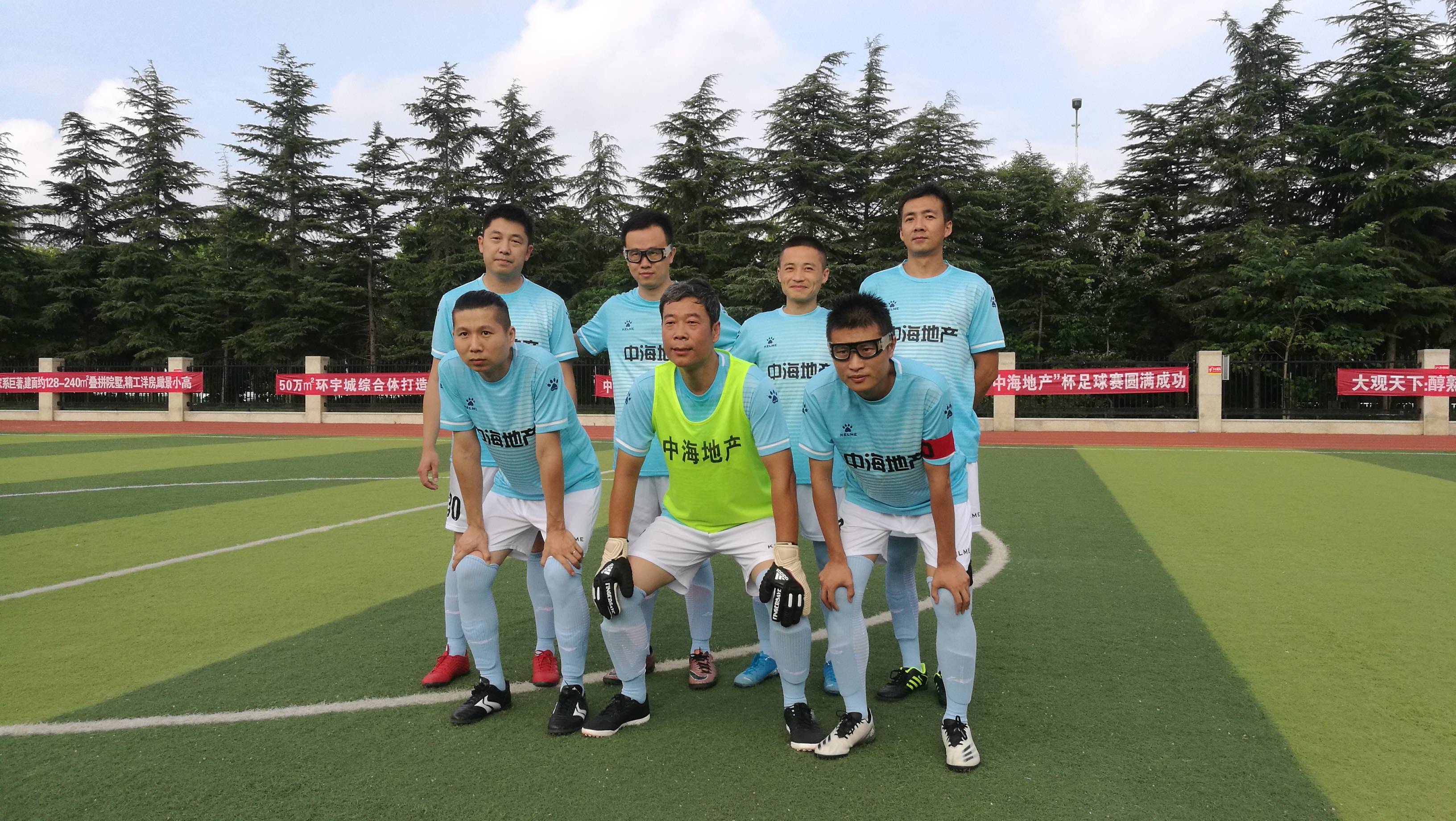 每球必争全力以赴,每球必争敢于拼搏