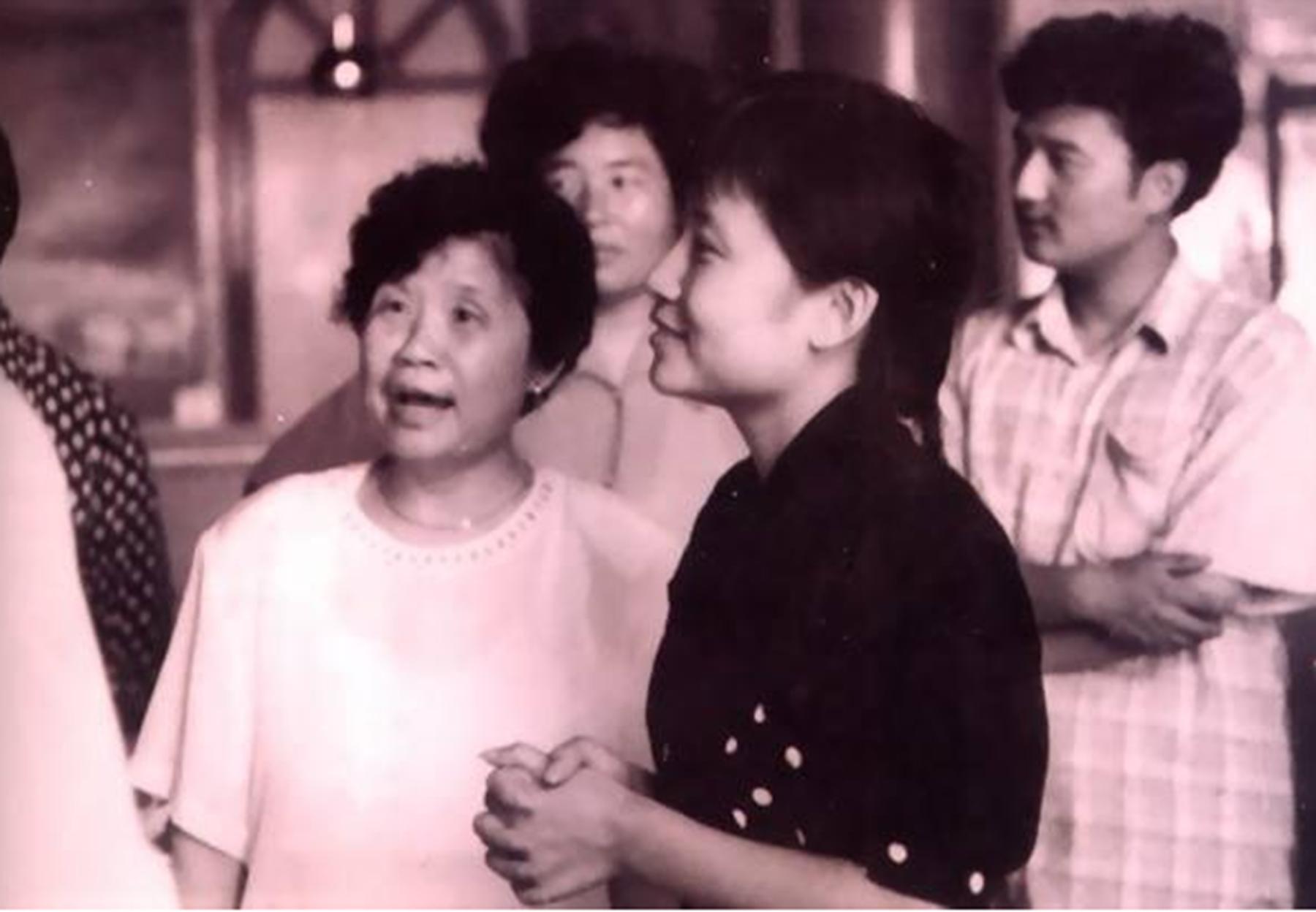 唱歌的李娜为什么出家,唱青藏高原的李娜为什么要出家