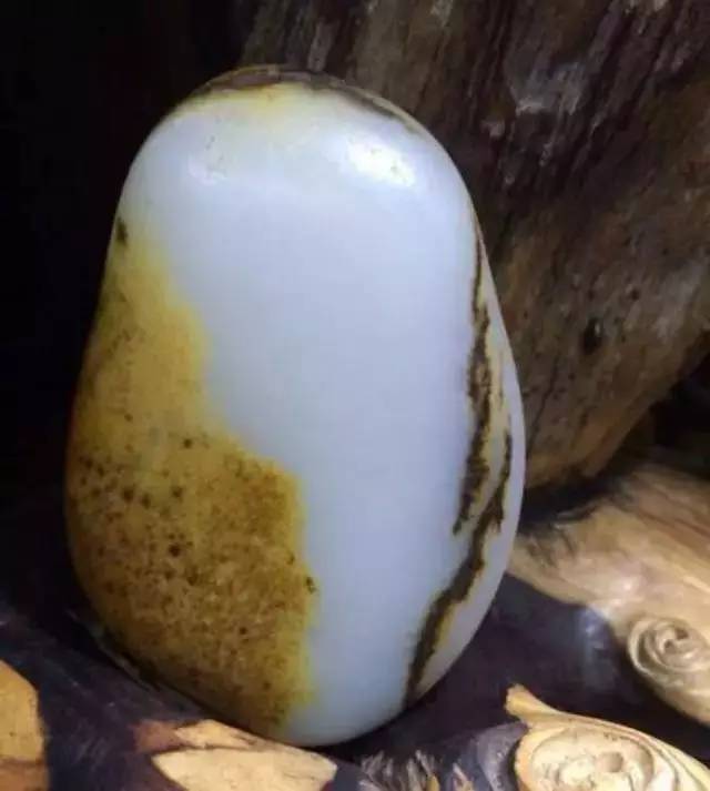 顶级和田羊脂白玉多少钱一克,精品和田玉籽料原石价值八十万