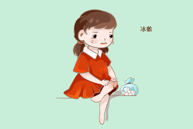 孩子一到夏天手上起泡,孩子烫伤奶奶没看好