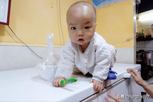 富士xa3微单怎么装取景器,富士微单三连拍