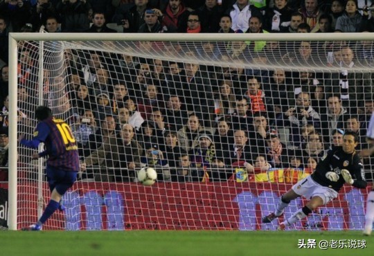 世界足坛假摔名场面,足球世界点球小碎步