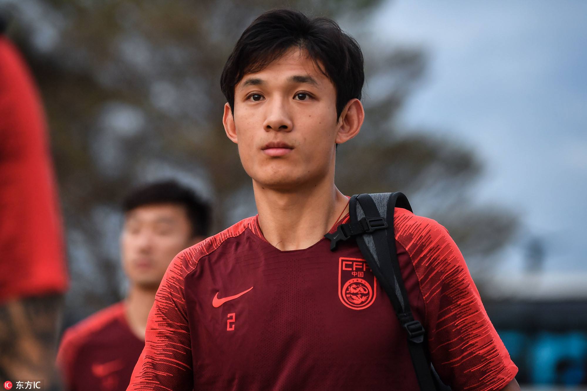 戴耳钉项链戒指训练？中超球员太不职业上港队长曾因此被禁赛