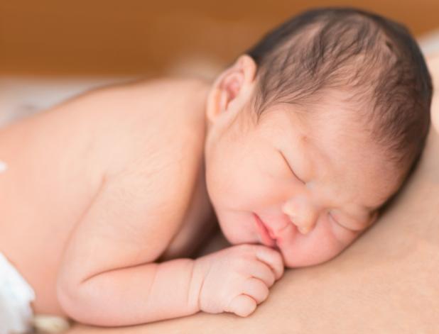 三月宝宝攒肚子但是屁多,三月宝宝攒肚和便秘区别