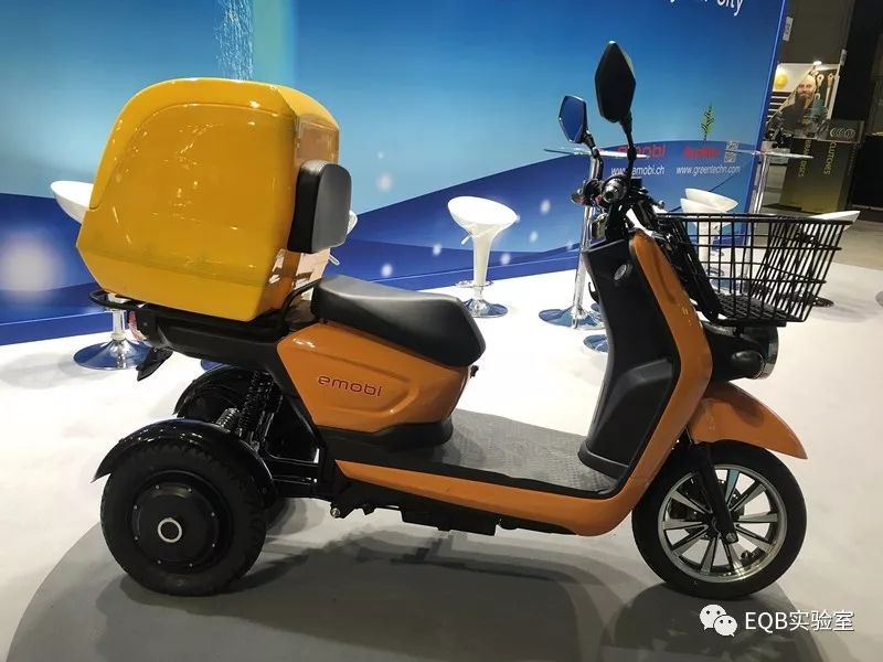 「米兰展独家」弯的电池？可当作充电宝的电池？外国人真会玩！