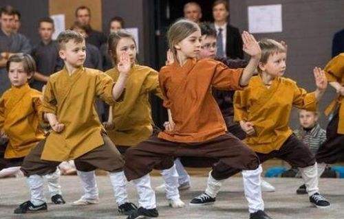 被泰拳ko的中国拳手,中国传统武术被自由搏击ko视频