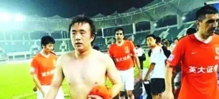 王霜和男足肌肉对比,王霜晒女足秀肌肉照