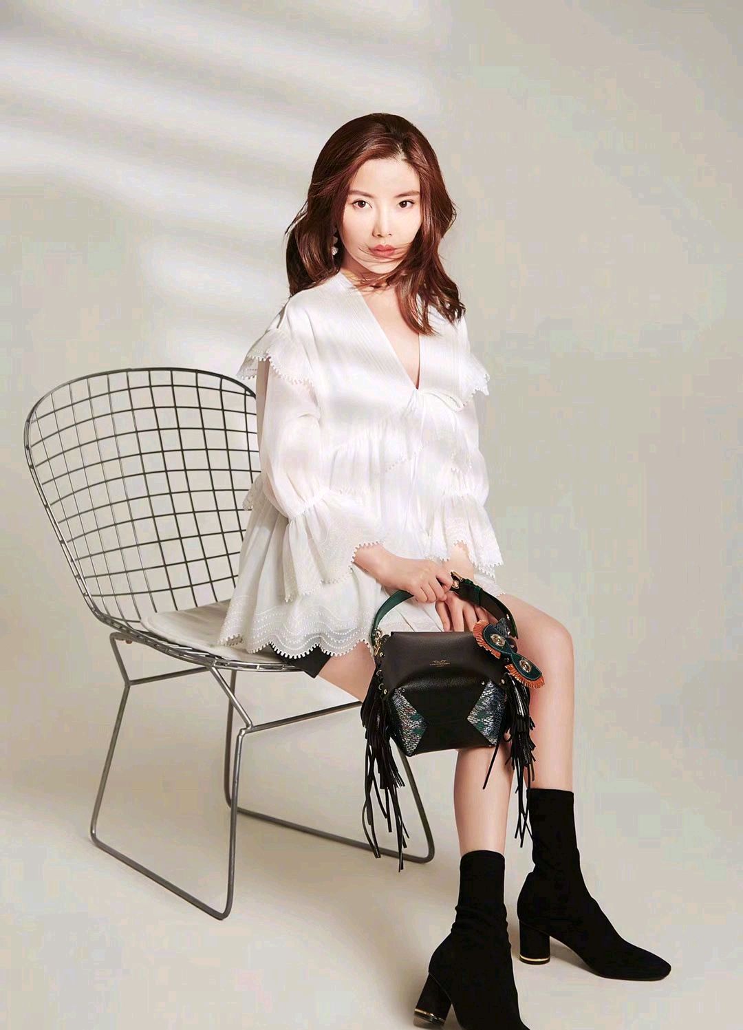 徐冬冬阔腿裤,徐冬冬黑色紧身衣搭配