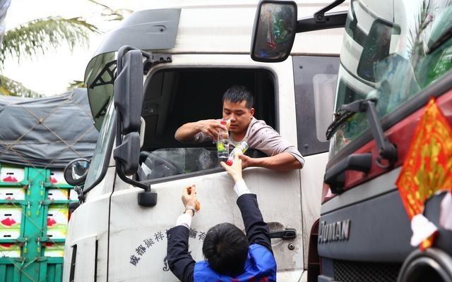 为什么养大货车的人越来越少了？车主：说出来都是眼泪