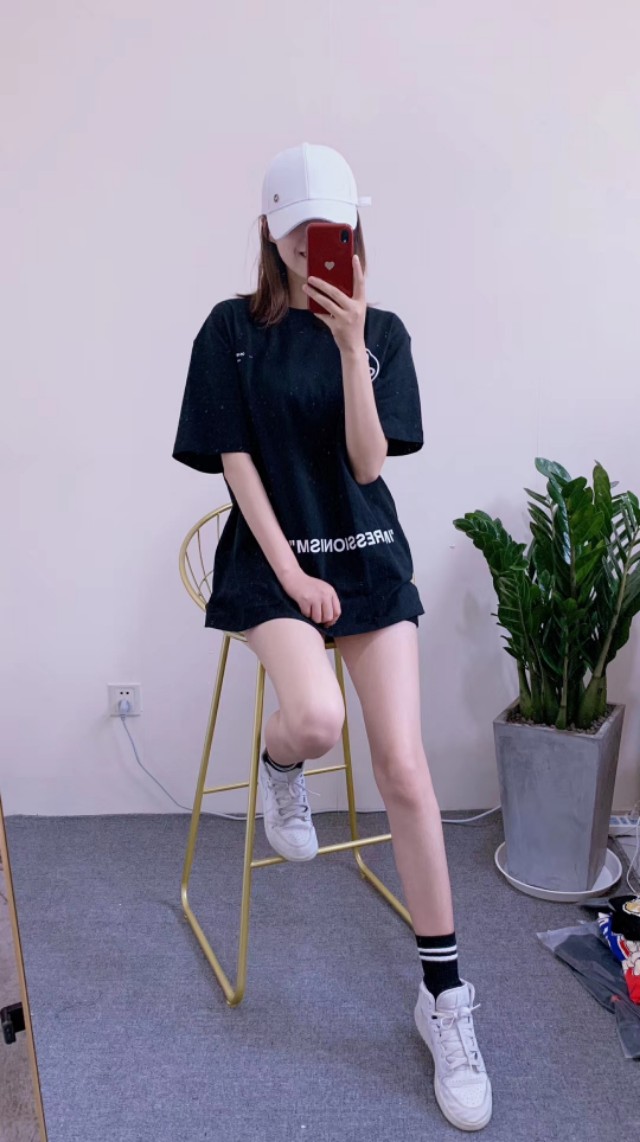 有需要买产品的朋友,有需要买衣服的朋友加微信