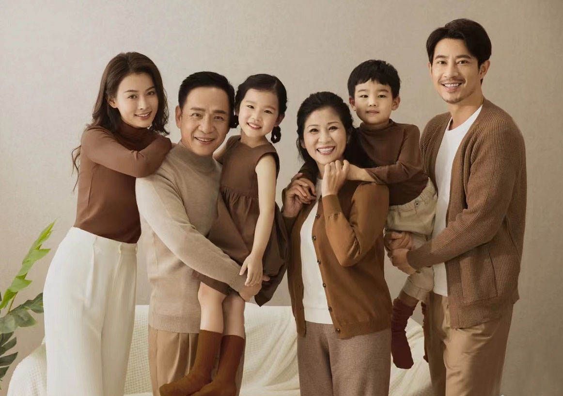 过年拍全家福服装,全家福穿什么衣服拍好看