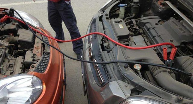 汽车电瓶亏电搭电需要多粗的线,汽车电瓶严重亏电如何正确搭电