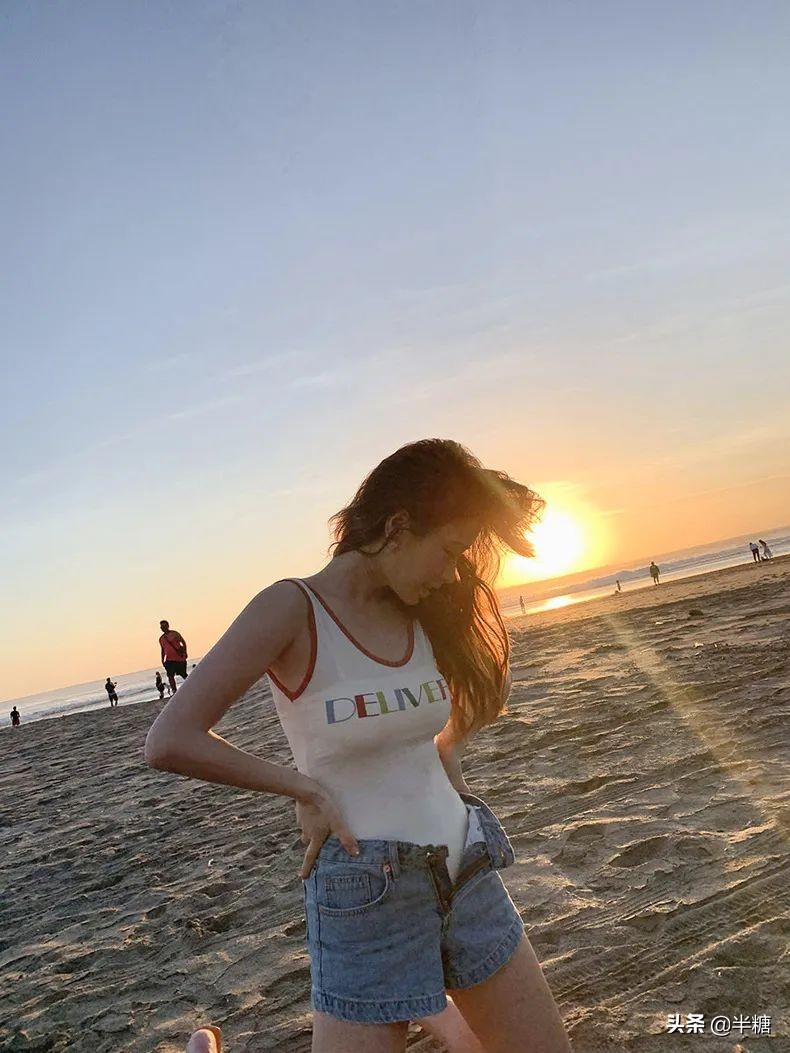 韩剧女主的穿搭连衣裙,韩剧女主穿条纹衬衫