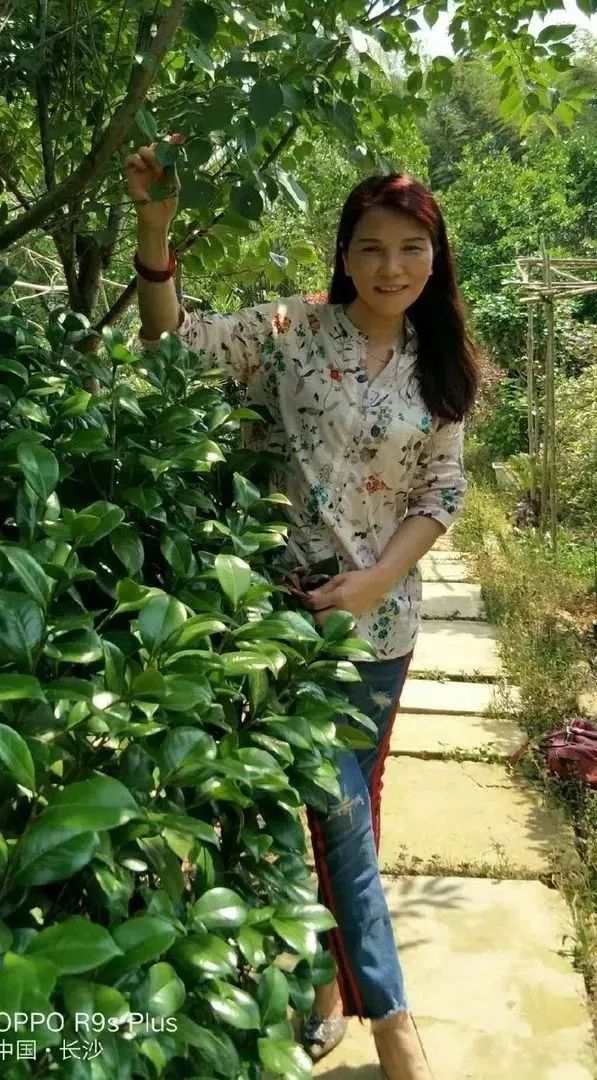 中国大妈拍照十大姿势抖音,中国大妈丝巾拍照姿势