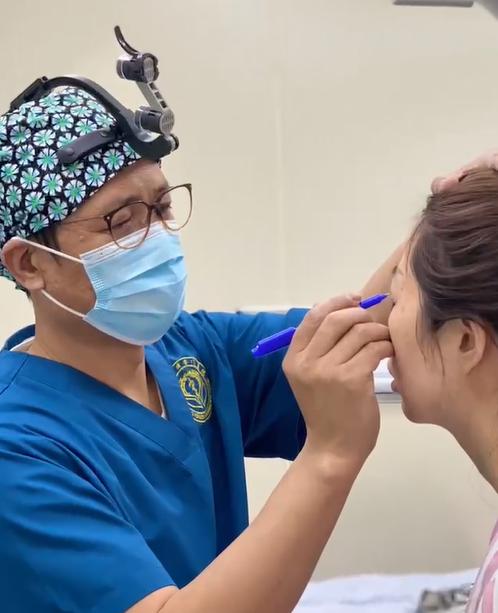 上眼皮突然多层眼皮是怎么回事,出现多层眼皮是怎么回事