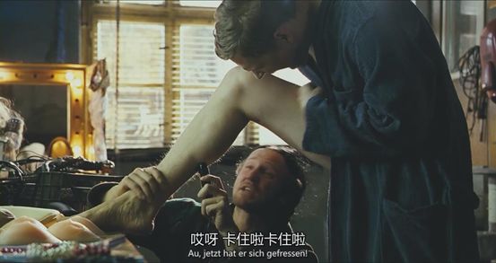 最适合躲在被子里看的电影,适合躲在被子里面看的电影