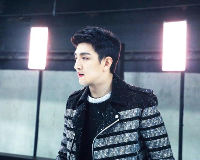 金瀚高领牛仔套装,金瀚休闲穿搭帅气型男范