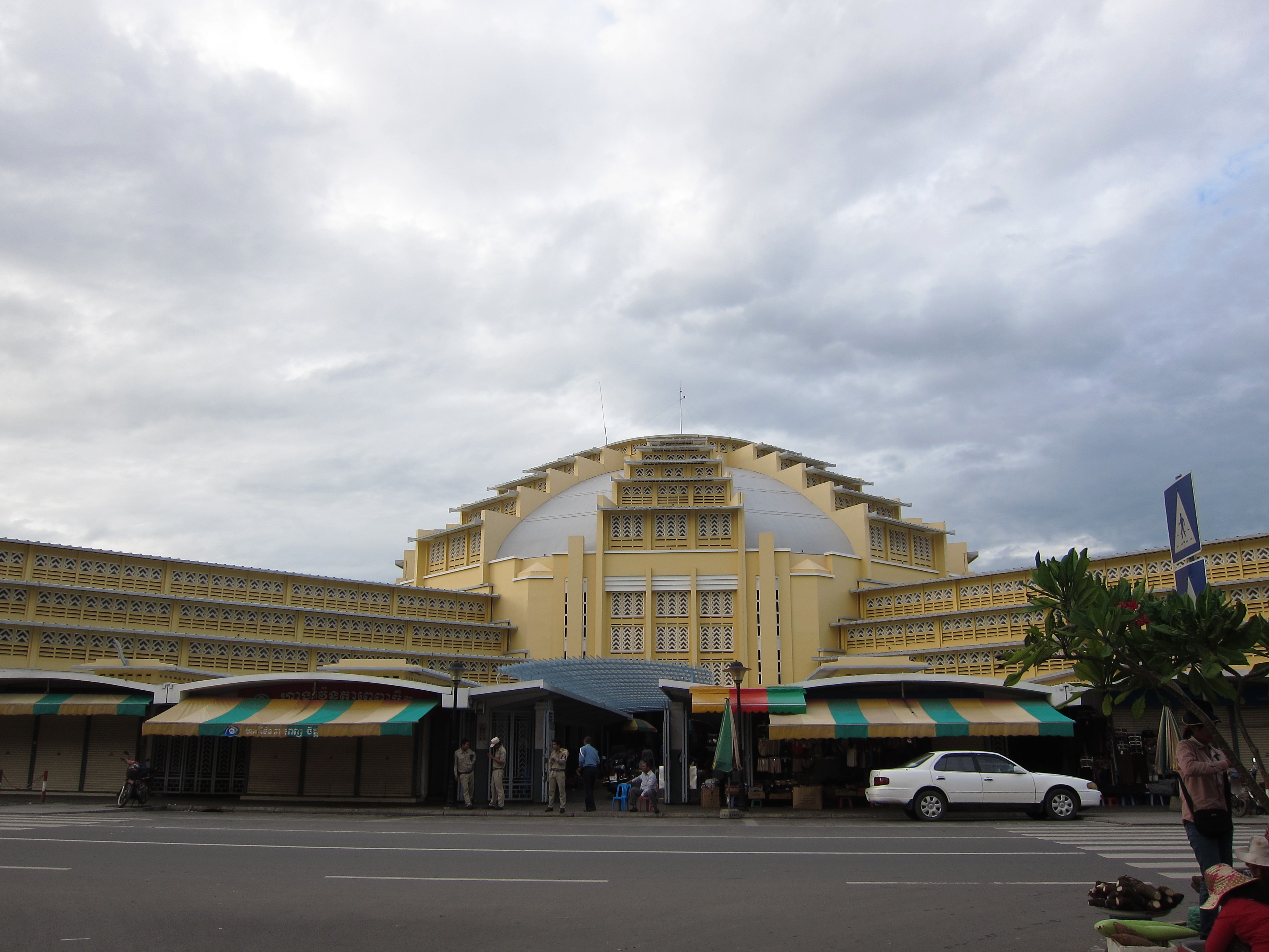 中国小伙在柬埔寨的视频,骑行去柬埔寨的小伙