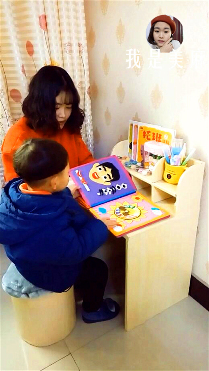 儿子用废纸箱做的手工,爸爸给孩子制作书桌