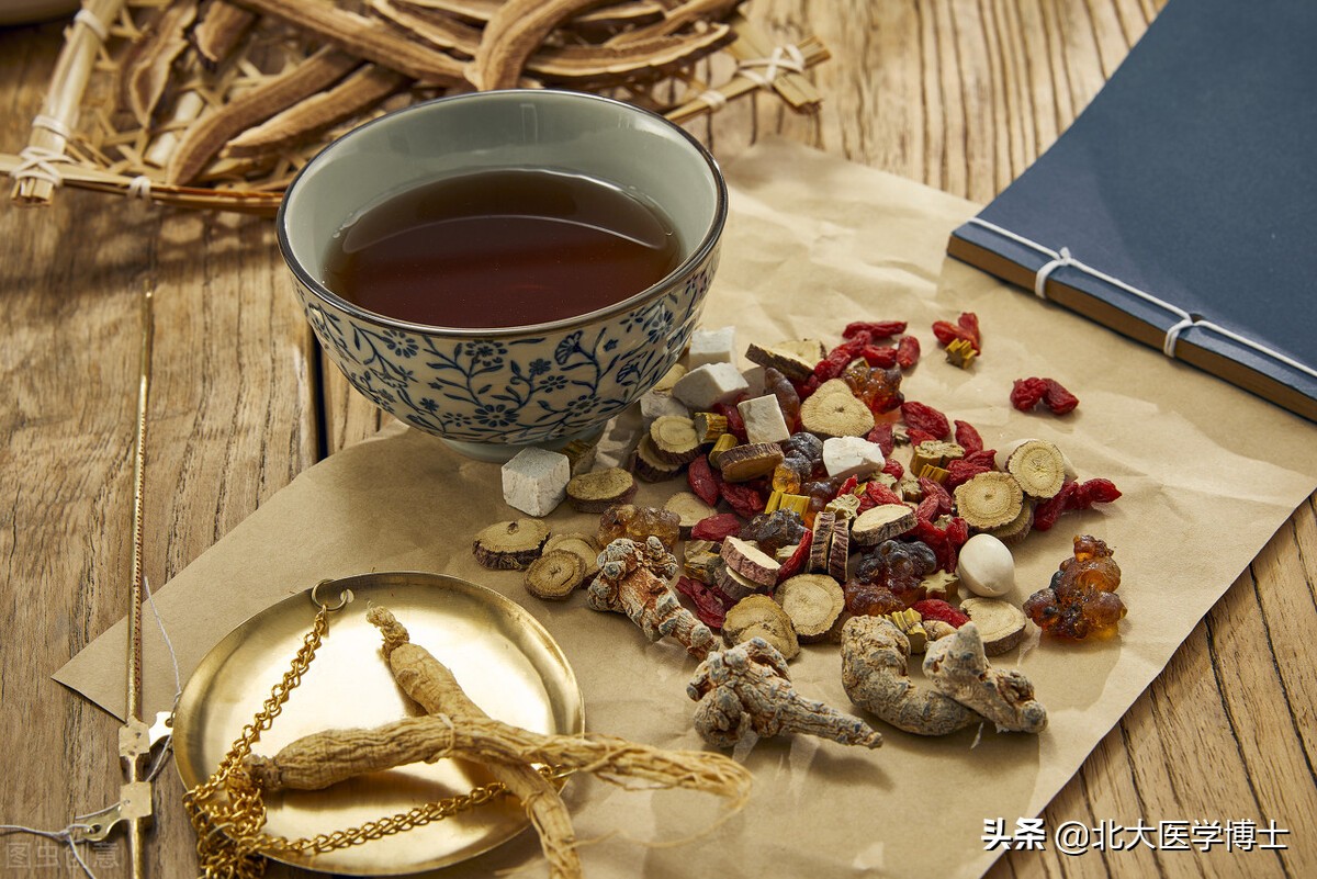 52岁将军肚蒋总2年痛风4瓶啤酒当夜发作，医生用什么中药治愈？