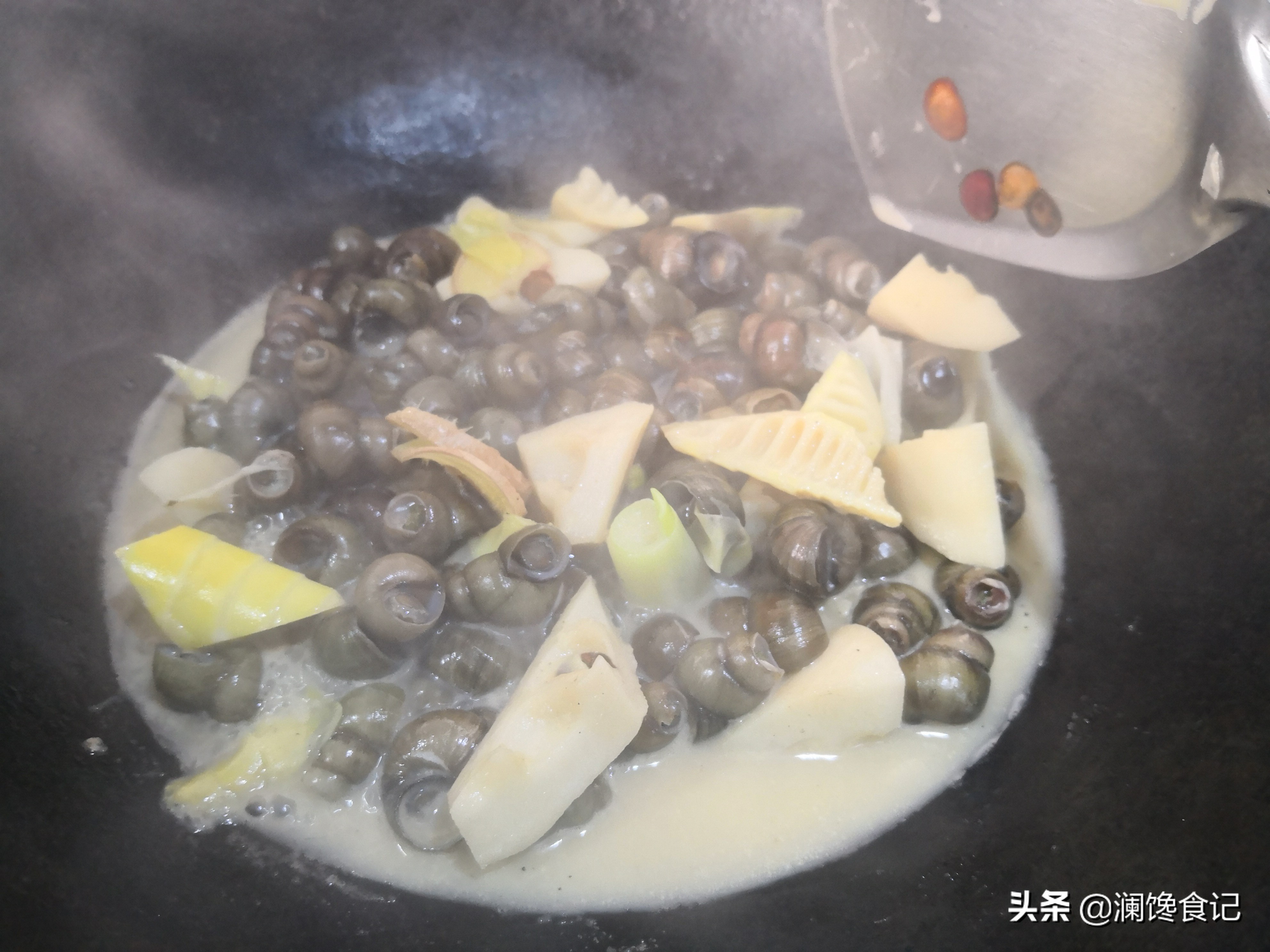 谁说螺蛳粉只有年轻人喜欢,螺蛳清明螺